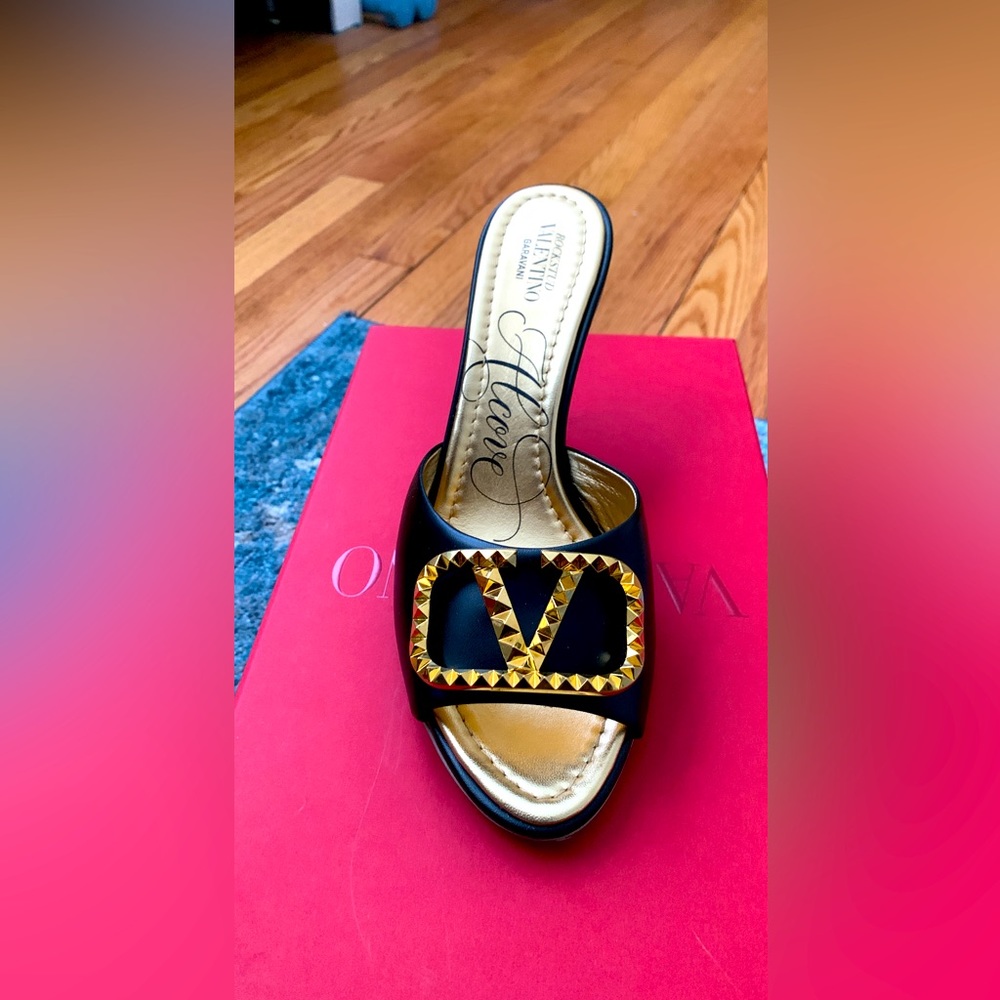 Valentino alcove heel 37.5, black and gold.